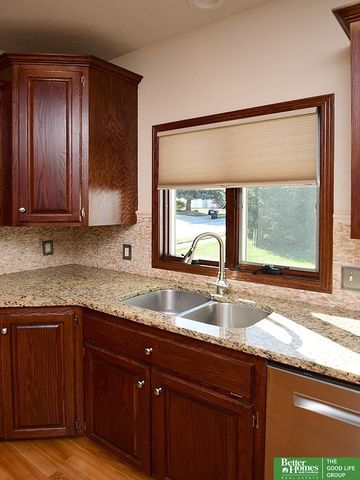 10418 Spyglass Drive, Omaha, NE 68136