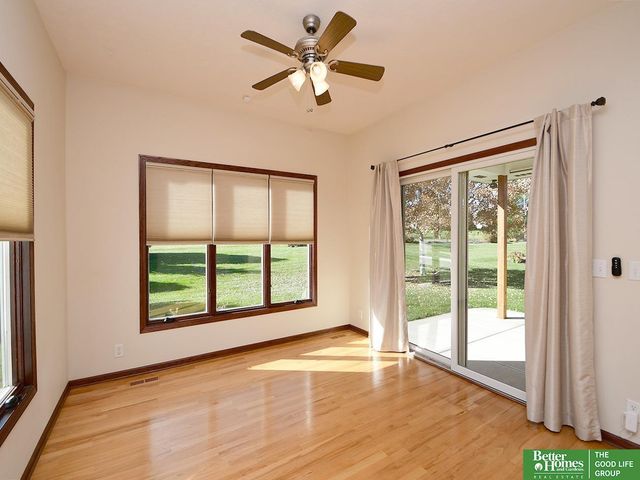 10418 Spyglass Drive, Omaha, NE 68136