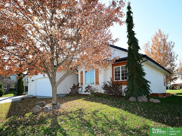 10418 Spyglass Drive, Omaha, NE 68136