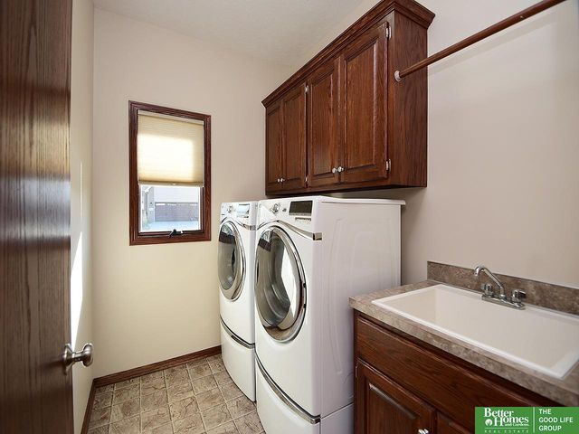 10418 Spyglass Drive, Omaha, NE 68136