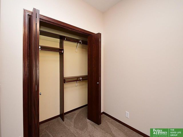 10418 Spyglass Drive, Omaha, NE 68136