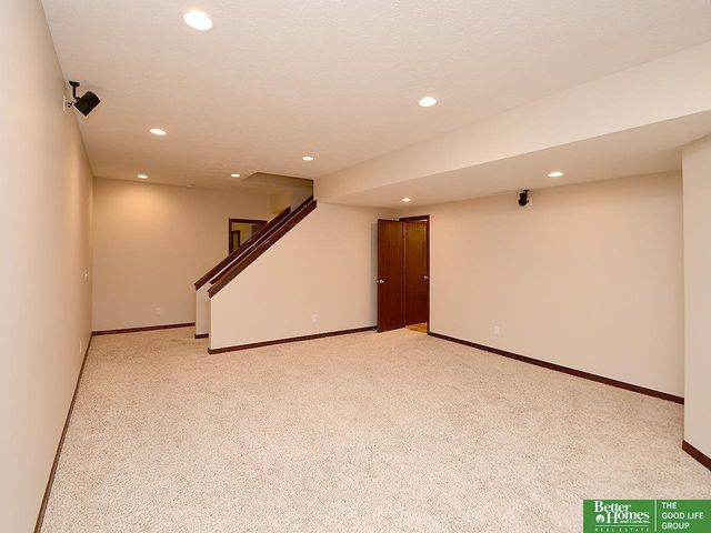 10418 Spyglass Drive, Omaha, NE 68136