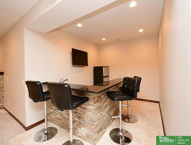 10418 Spyglass Drive, Omaha, NE 68136