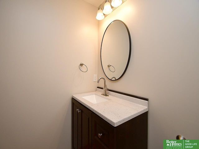 10418 Spyglass Drive, Omaha, NE 68136