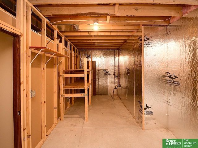 10418 Spyglass Drive, Omaha, NE 68136