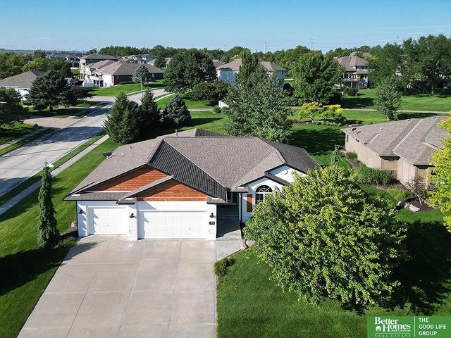 10418 Spyglass Drive, Omaha, NE 68136
