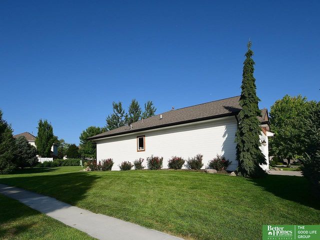 10418 Spyglass Drive, Omaha, NE 68136