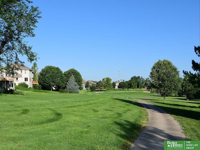 10418 Spyglass Drive, Omaha, NE 68136