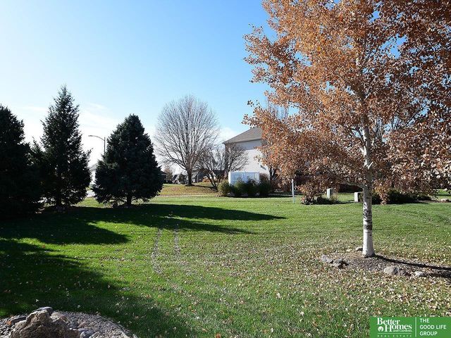 10418 Spyglass Drive, Omaha, NE 68136