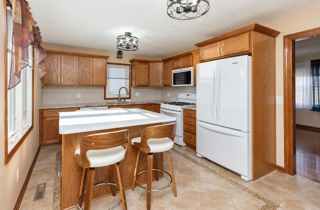 315 10th Avenue NW, Altoona, IA 50009