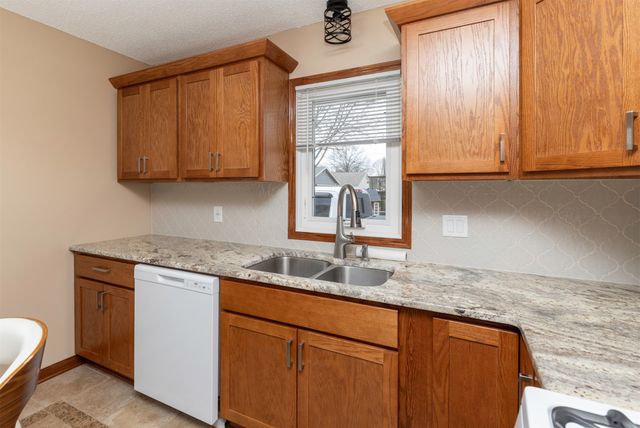 315 10th Avenue NW, Altoona, IA 50009