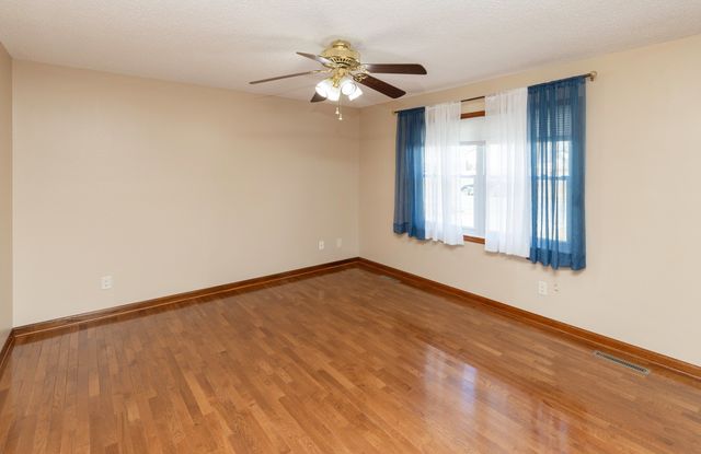 315 10th Avenue NW, Altoona, IA 50009