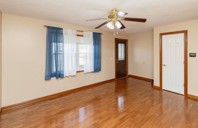 315 10th Avenue NW, Altoona, IA 50009