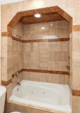 315 10th Avenue NW, Altoona, IA 50009