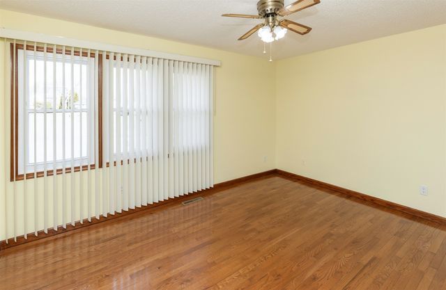 315 10th Avenue NW, Altoona, IA 50009