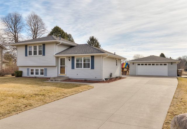 315 10th Avenue NW, Altoona, IA 50009