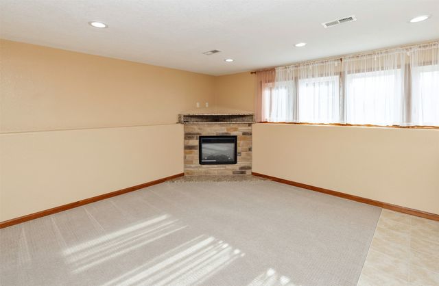 315 10th Avenue NW, Altoona, IA 50009