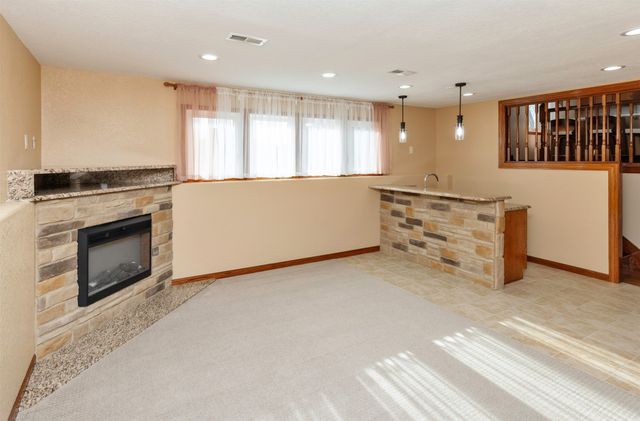 315 10th Avenue NW, Altoona, IA 50009