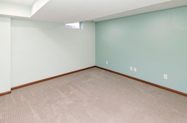 315 10th Avenue NW, Altoona, IA 50009