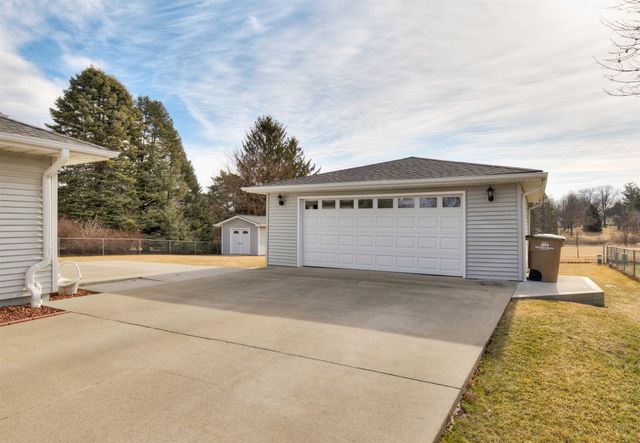 315 10th Avenue NW, Altoona, IA 50009