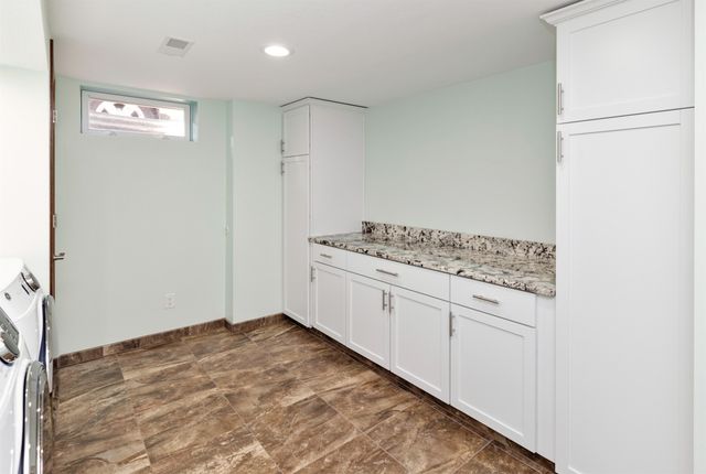 315 10th Avenue NW, Altoona, IA 50009