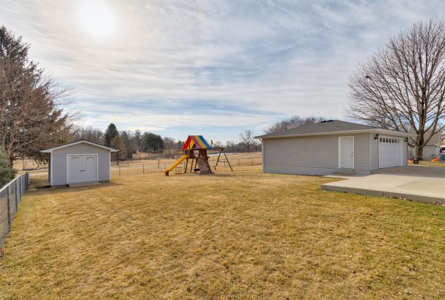 315 10th Avenue NW, Altoona, IA 50009