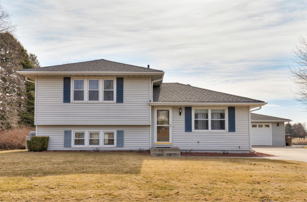 315 10th Avenue NW, Altoona, IA 50009