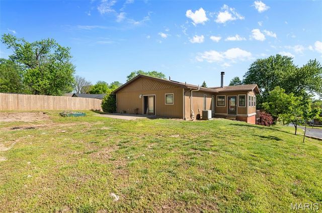 38 W Woodland Drive, East Alton, IL 62024