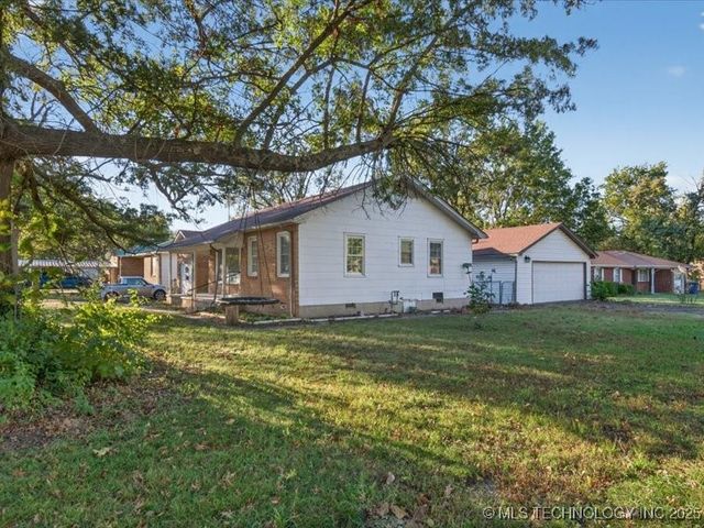 406 W Ironman Avenue, Nowata, OK 74048