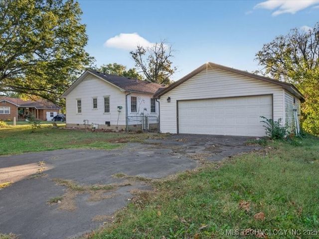 406 W Ironman Avenue, Nowata, OK 74048