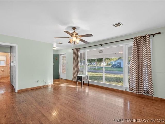 406 W Ironman Avenue, Nowata, OK 74048