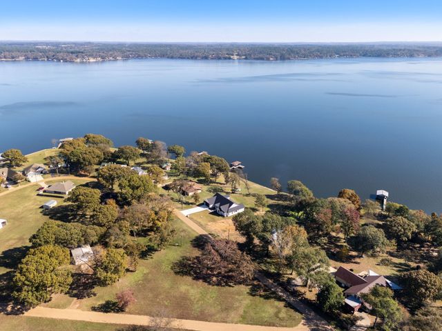 22405 Blue Water, Chandler, TX 75758