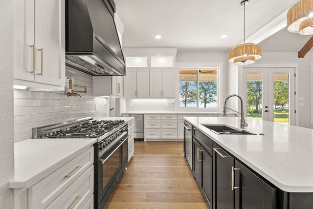 22405 Blue Water, Chandler, TX 75758