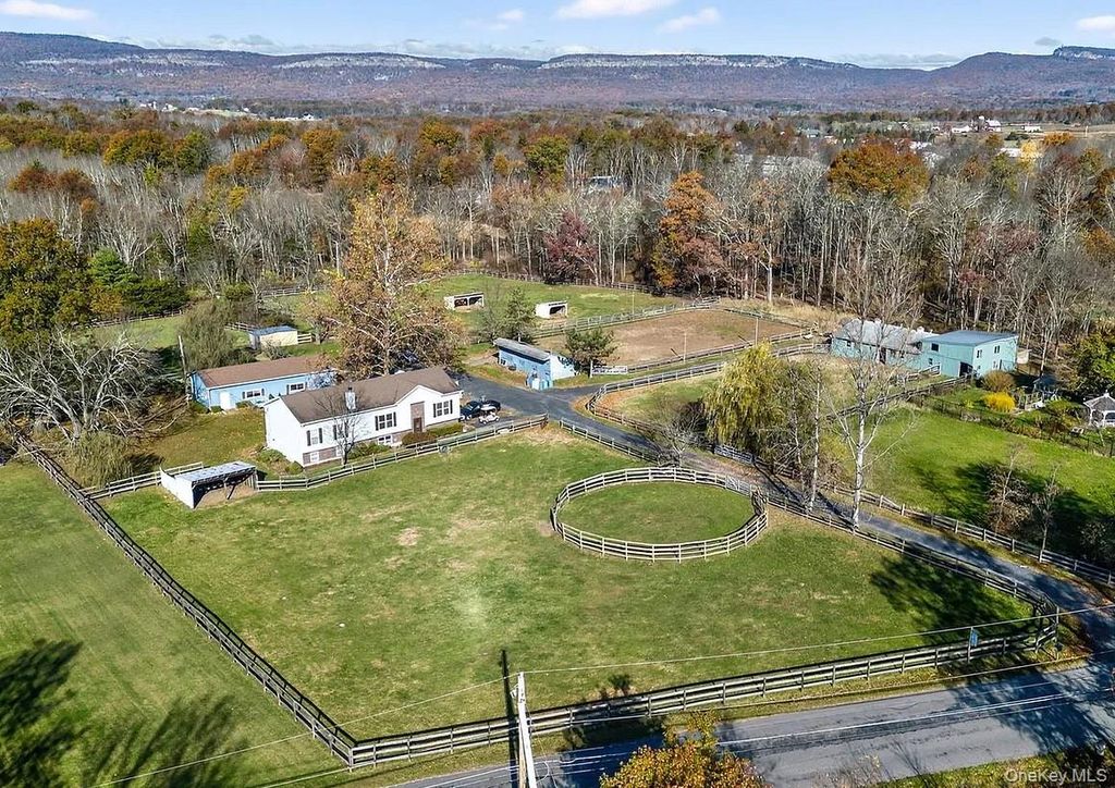 99 Dusinberre Road, Gardiner, NY 12525