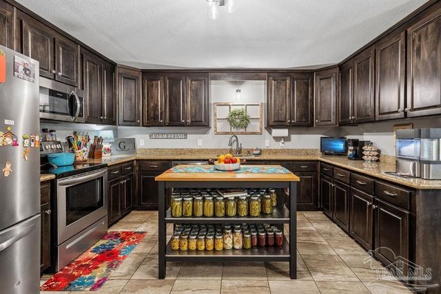 1998 Sid Hayes Rd, Jay, FL 32565