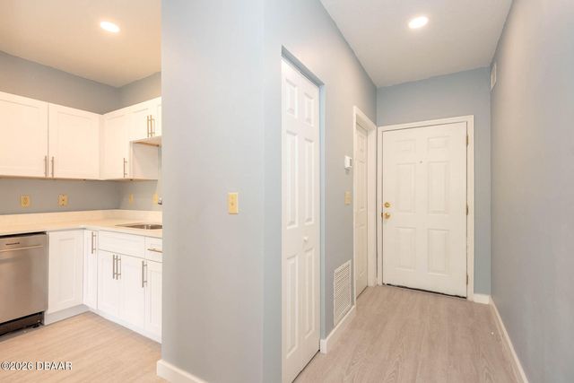 946 15th St Apt 202, Holly Hill, FL 32117