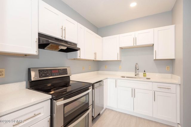 946 15th St Apt 202, Holly Hill, FL 32117