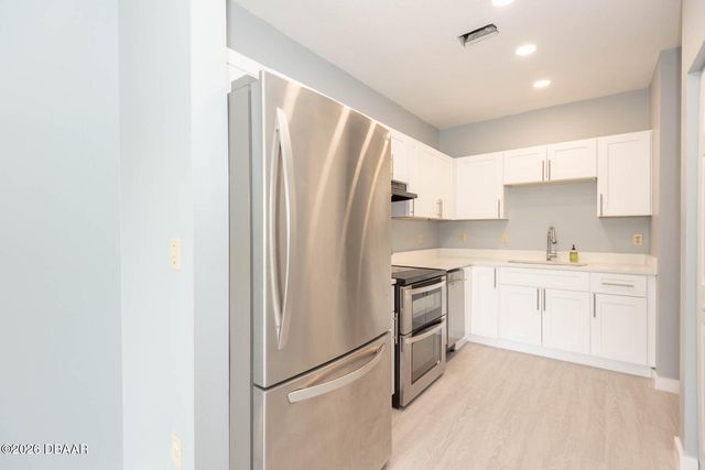 946 15th St Apt 202, Holly Hill, FL 32117