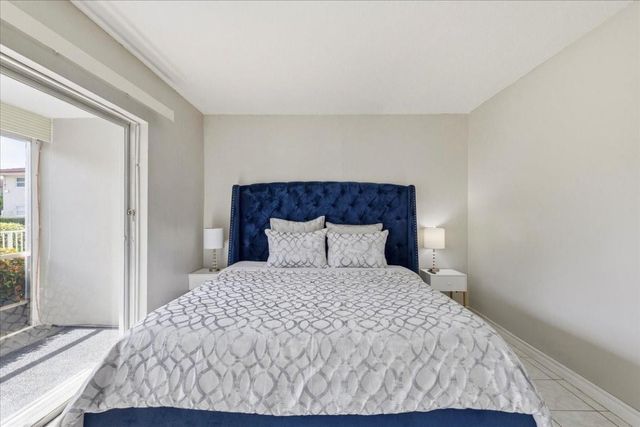 2200 NE 36th Street 5, Lighthouse Point, FL 33064