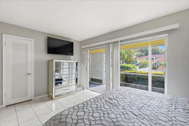 2200 NE 36th Street 5, Lighthouse Point, FL 33064