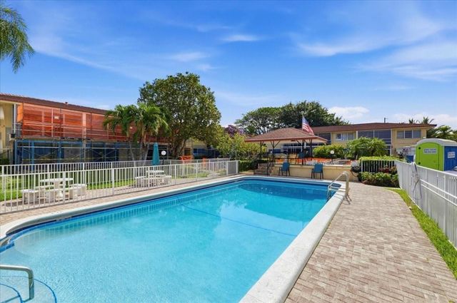 2200 NE 36th Street 5, Lighthouse Point, FL 33064