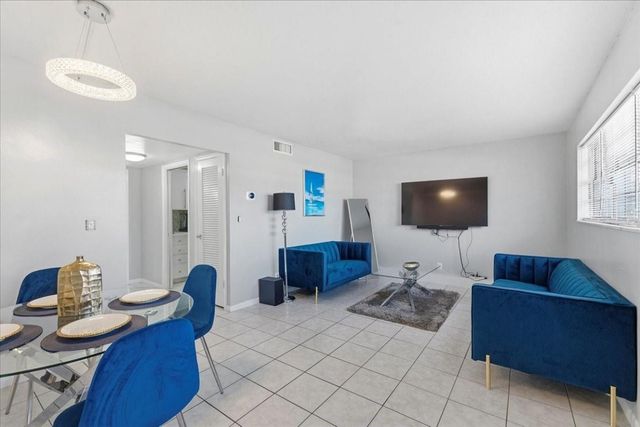 2200 NE 36th Street 5, Lighthouse Point, FL 33064