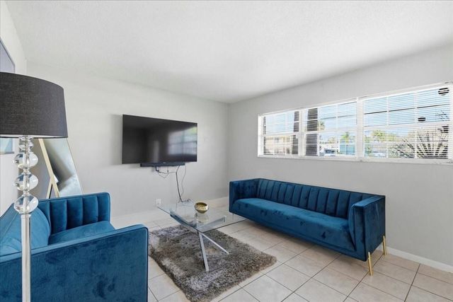 2200 NE 36th Street 5, Lighthouse Point, FL 33064