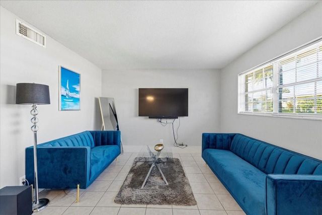 2200 NE 36th Street 5, Lighthouse Point, FL 33064