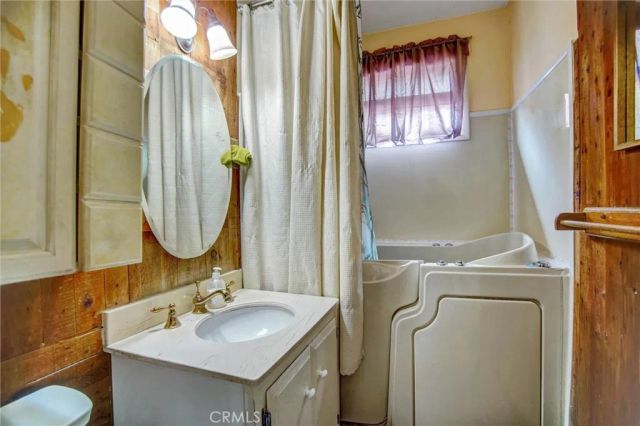 596 Transit, Riverside, CA 92507
