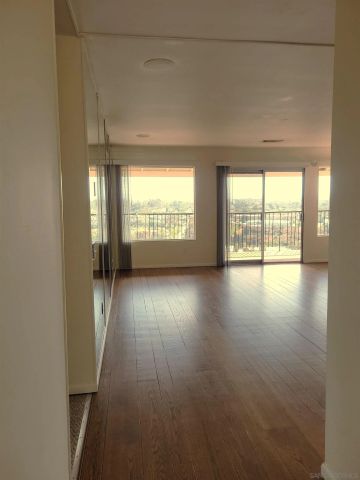 5681 Desert View Drive, La Jolla, CA 92037