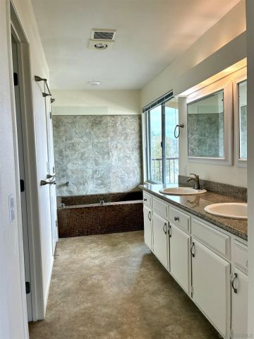 5681 Desert View Drive, La Jolla, CA 92037