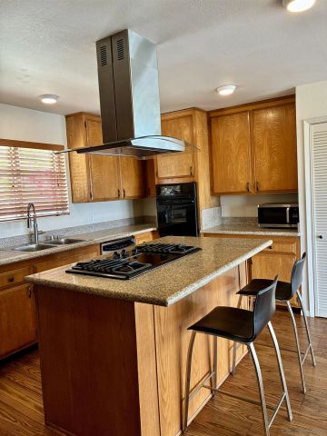 5681 Desert View Drive, La Jolla, CA 92037