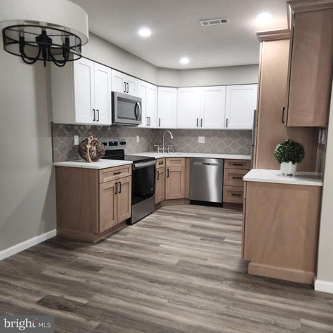 16 PICKWICK PL, Sewell, NJ 08080