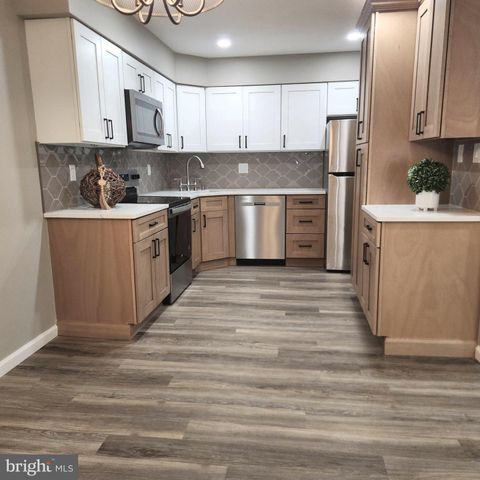 16 PICKWICK PL, Sewell, NJ 08080